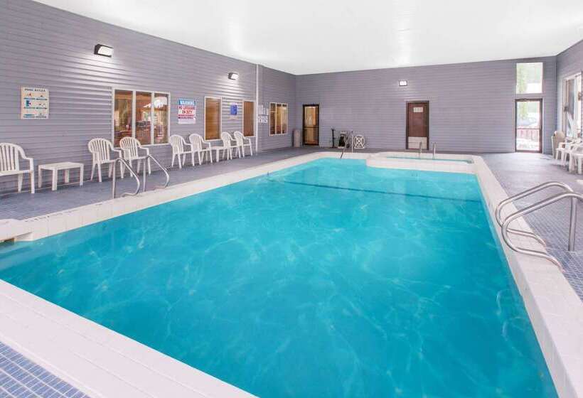 בית מלון כפרי Days Inn By Wyndham Sault Ste Marie Mi