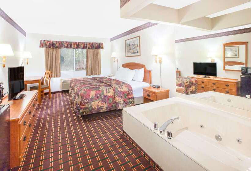 בית מלון כפרי Days Inn By Wyndham Sault Ste Marie Mi