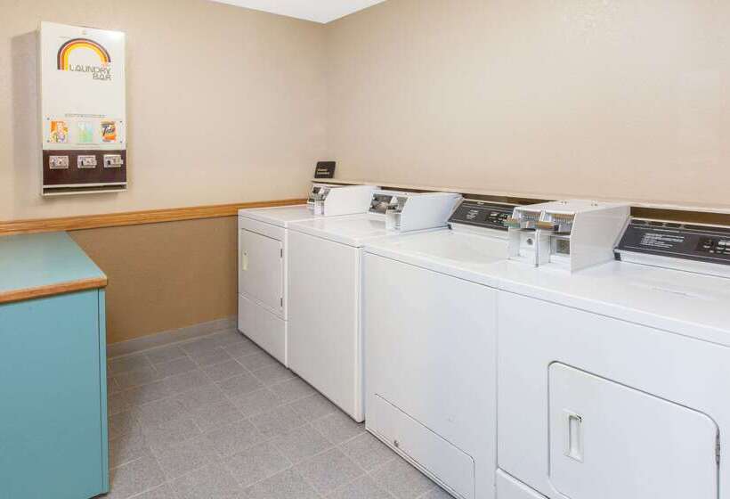 בית מלון כפרי Days Inn By Wyndham Sault Ste Marie Mi