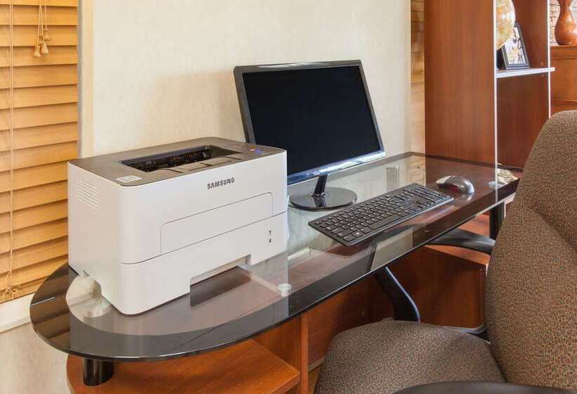 בית מלון כפרי Days Inn By Wyndham Sault Ste Marie Mi