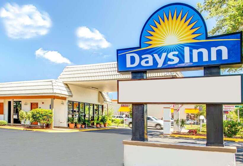 Отель Days Inn By Wyndham St. Petersburg Central