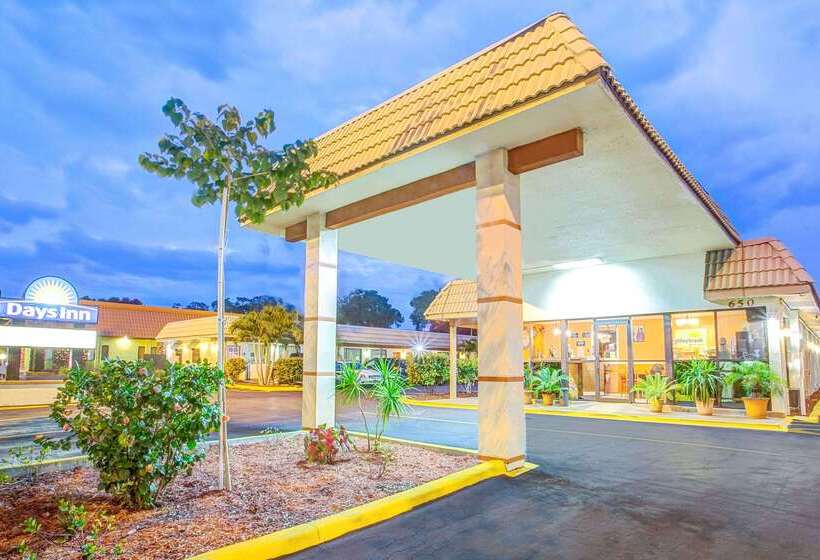 Отель Days Inn By Wyndham St. Petersburg Central