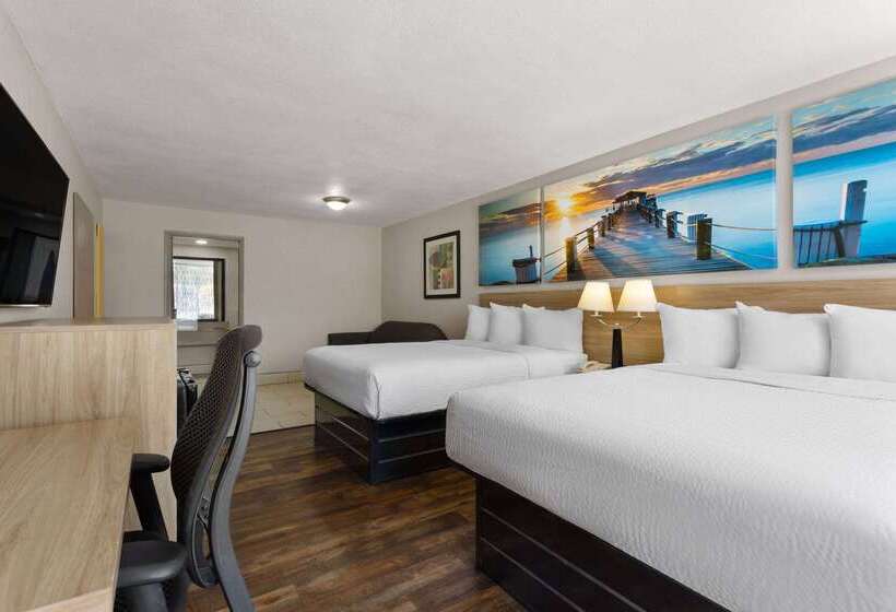 Отель Days Inn By Wyndham St. Petersburg Central