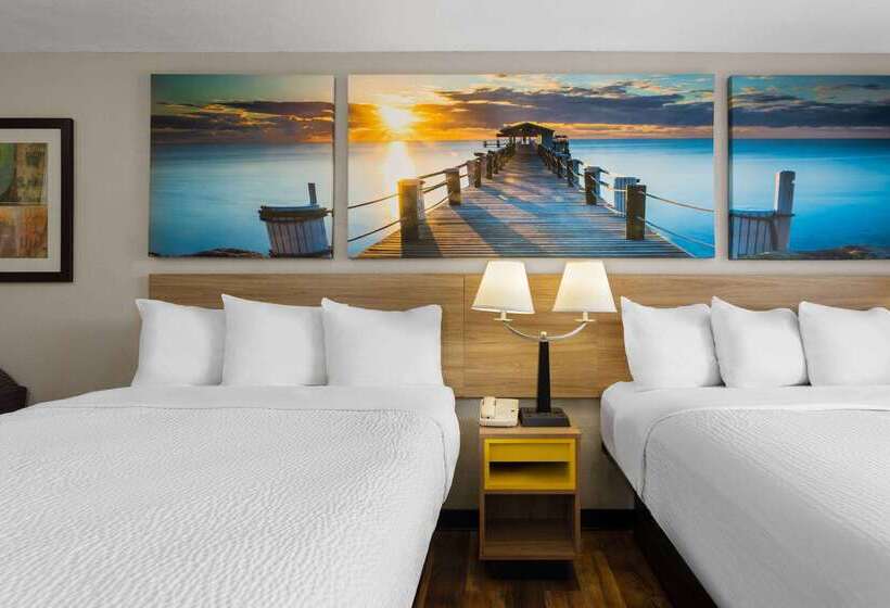 Отель Days Inn By Wyndham St. Petersburg Central