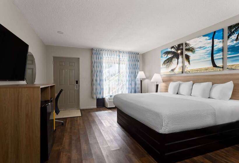 Отель Days Inn By Wyndham St. Petersburg Central