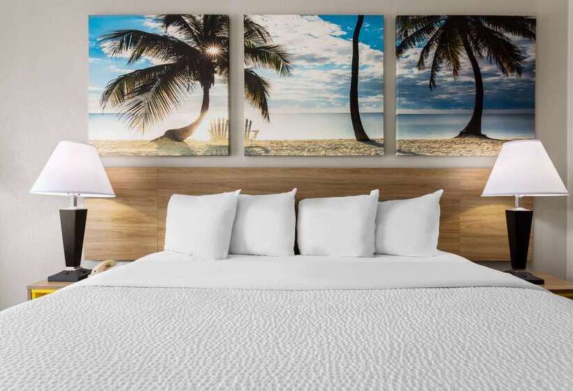 Отель Days Inn By Wyndham St. Petersburg Central