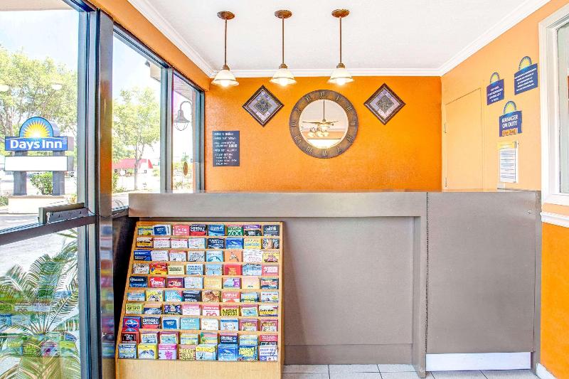 Отель Days Inn By Wyndham St. Petersburg Central