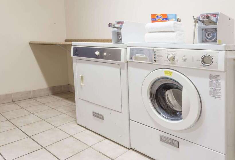 호텔 Days Inn By Wyndham Westley