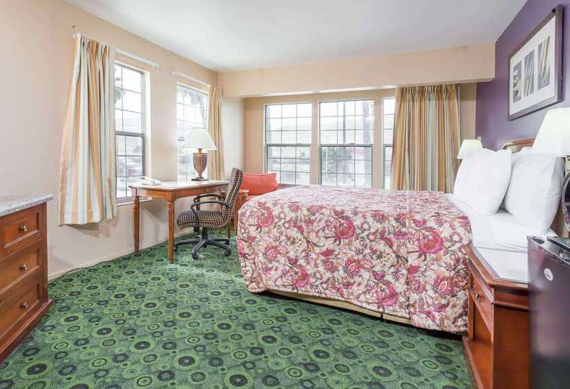 호텔 Days Inn By Wyndham Westley