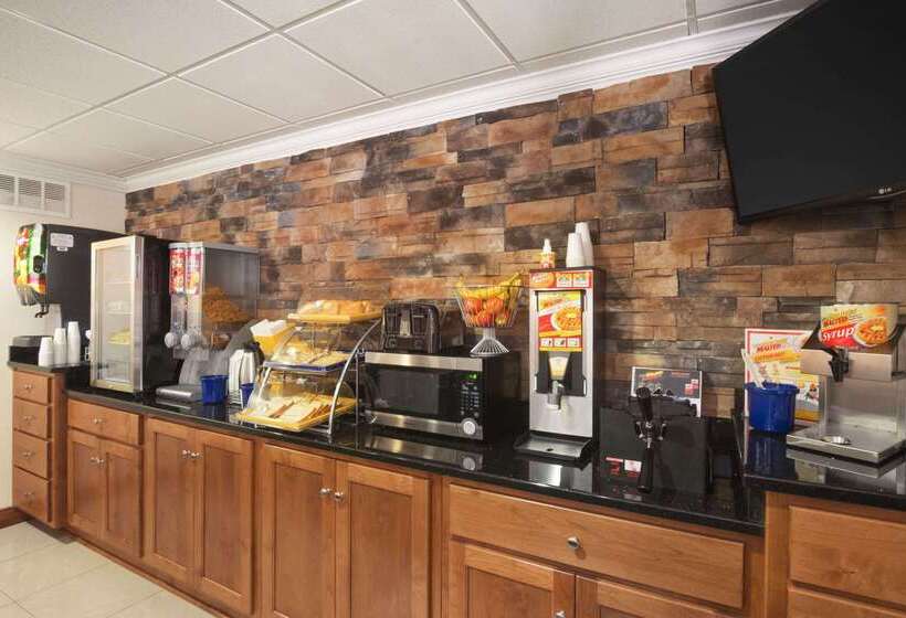 فندق Days Inn & Suites By Wyndham Commerce