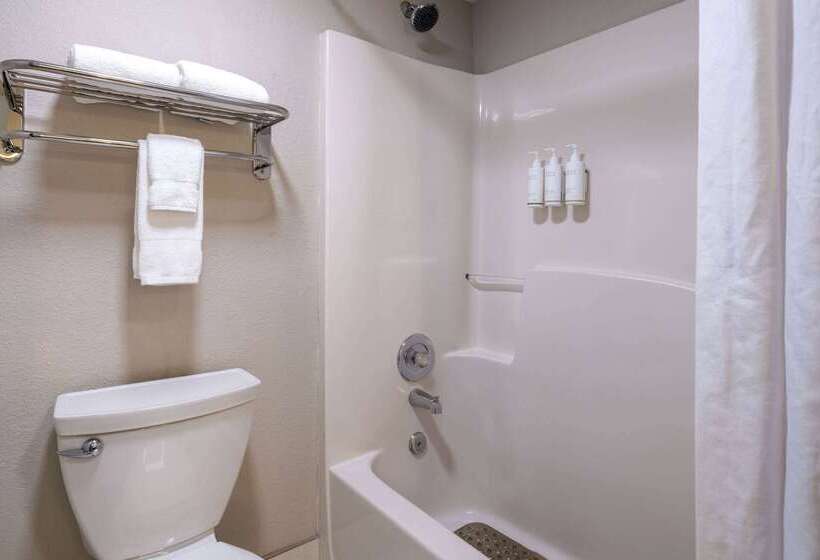 فندق Days Inn & Suites By Wyndham Commerce