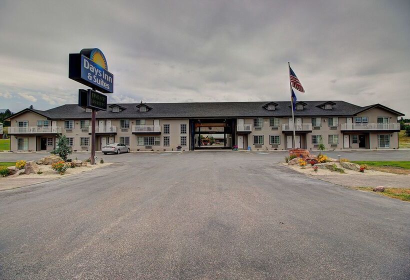 Отель Days Inn & Suites By Wyndham Lolo