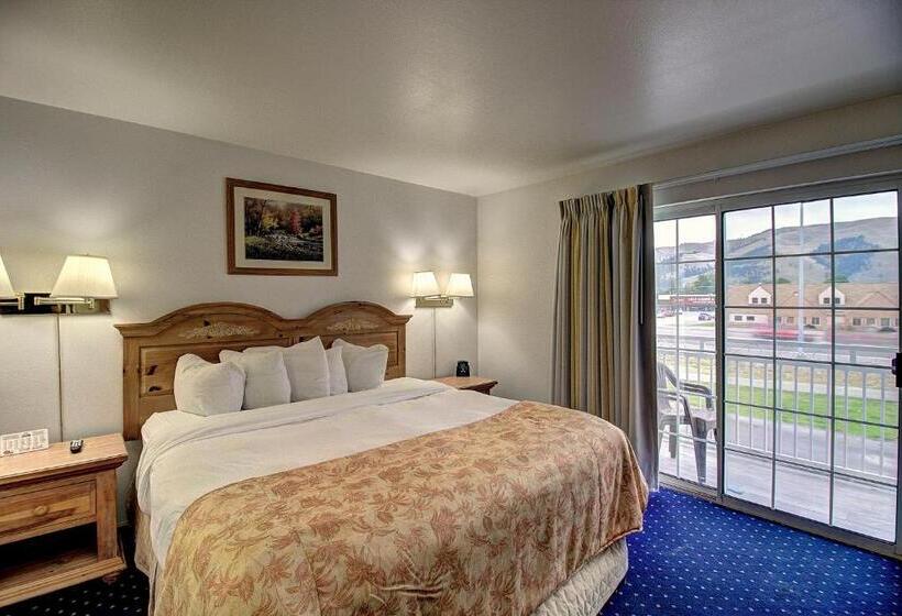 Отель Days Inn & Suites By Wyndham Lolo