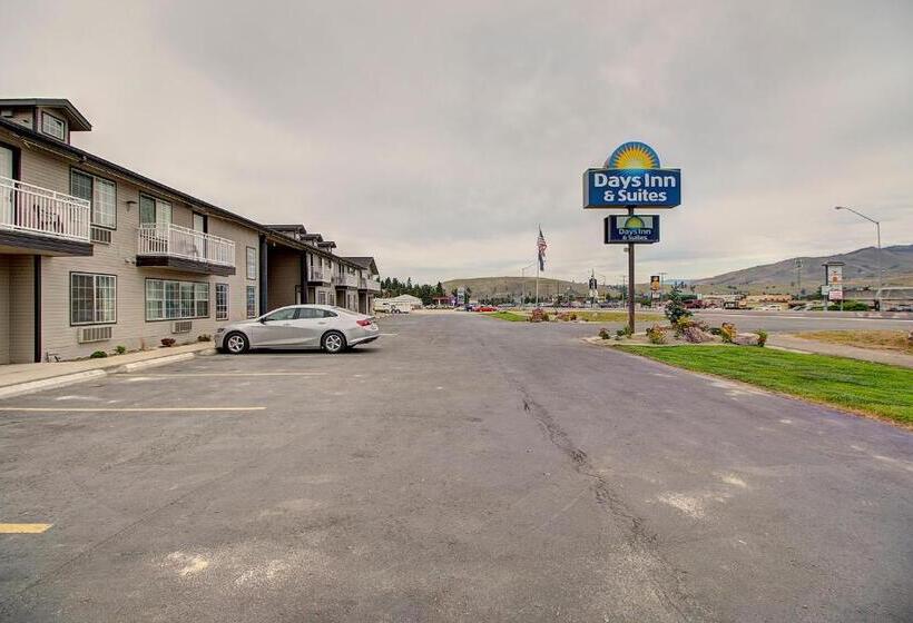 Отель Days Inn & Suites By Wyndham Lolo