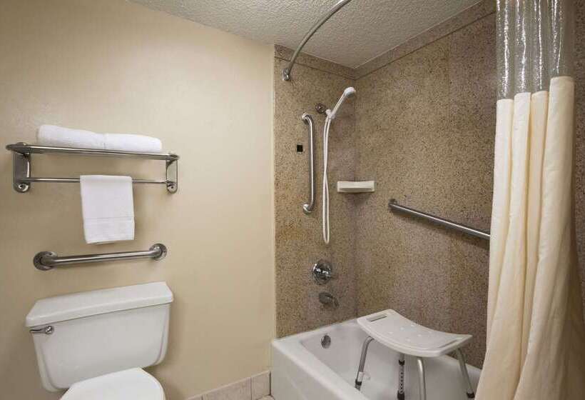 酒店 Days Inn & Suites By Wyndham Tuscaloosa  Univ. Of Alabama