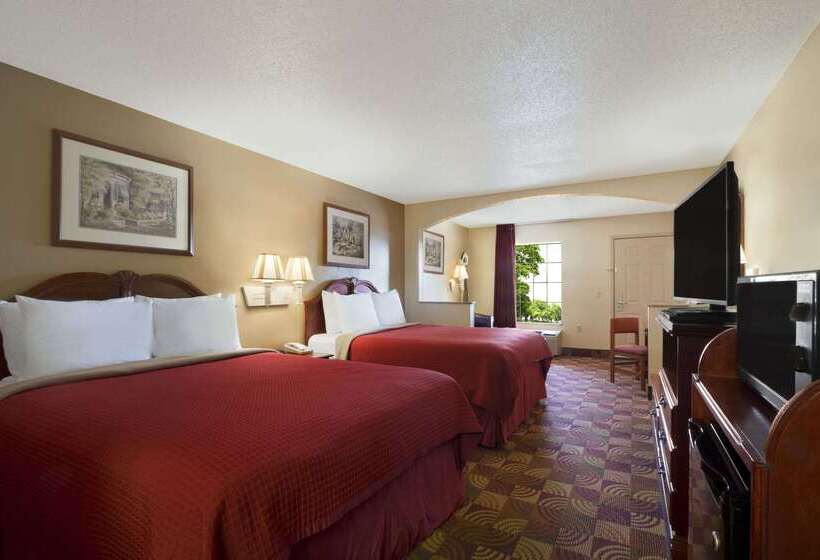 هتل Days Inn & Suites By Wyndham Tuscaloosa  Univ. Of Alabama