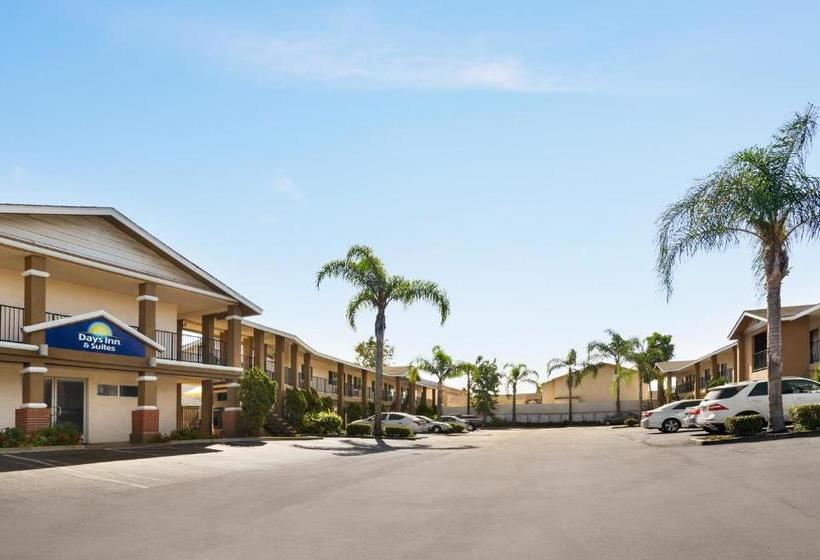 בית מלון כפרי Days Inn & Suites By Wyndham San Diego Sdsu