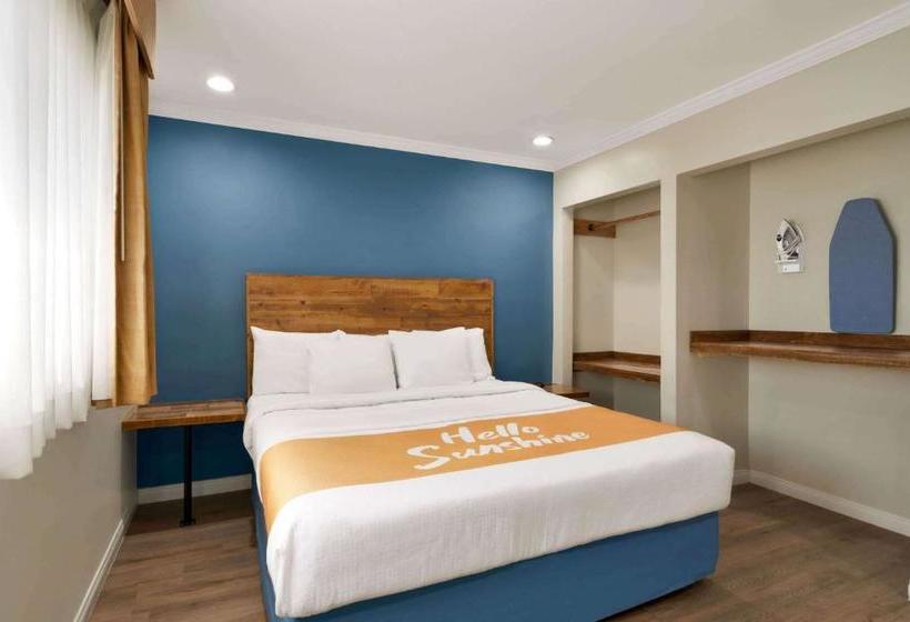 בית מלון כפרי Days Inn & Suites By Wyndham San Diego Sdsu