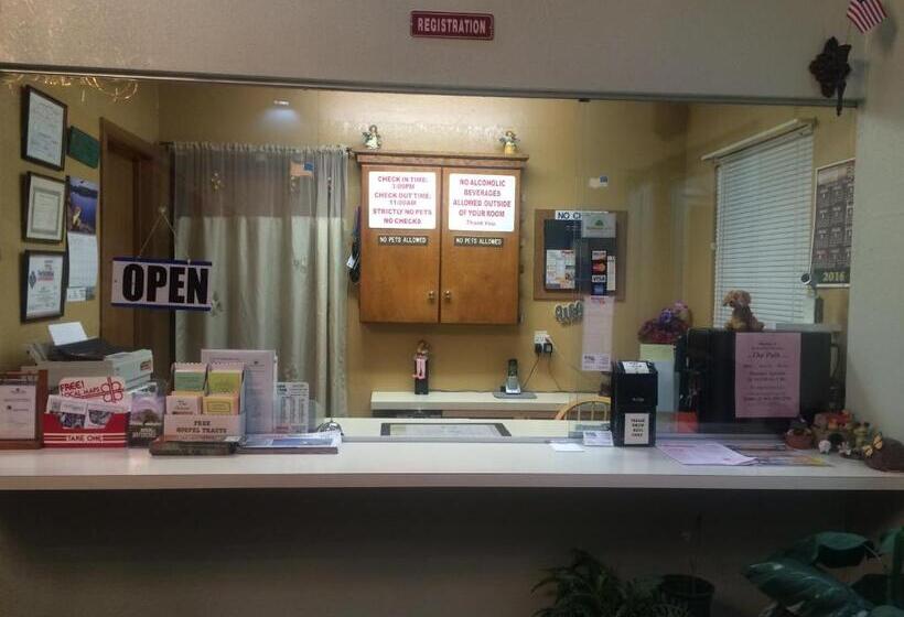 فندق Deluxe Inn Nebraska City