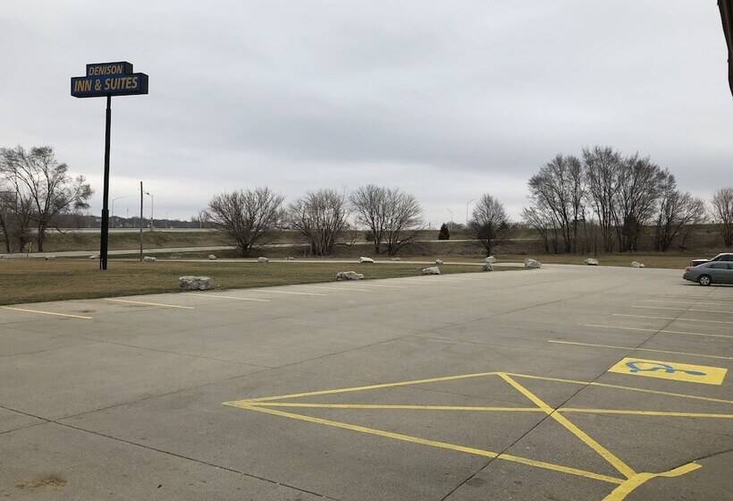 فندق Denison Inn & Suites