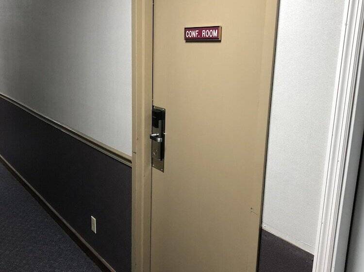 فندق Denison Inn & Suites