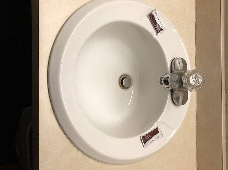 فندق Denison Inn & Suites