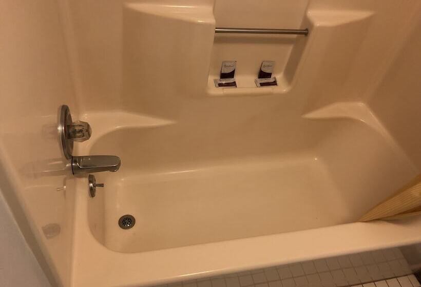 فندق Denison Inn & Suites