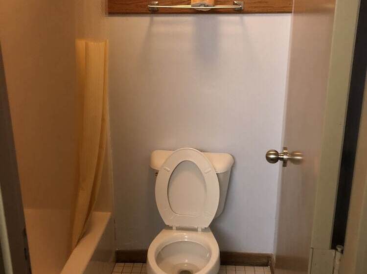 فندق Denison Inn & Suites