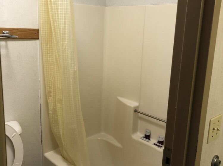 فندق Denison Inn & Suites