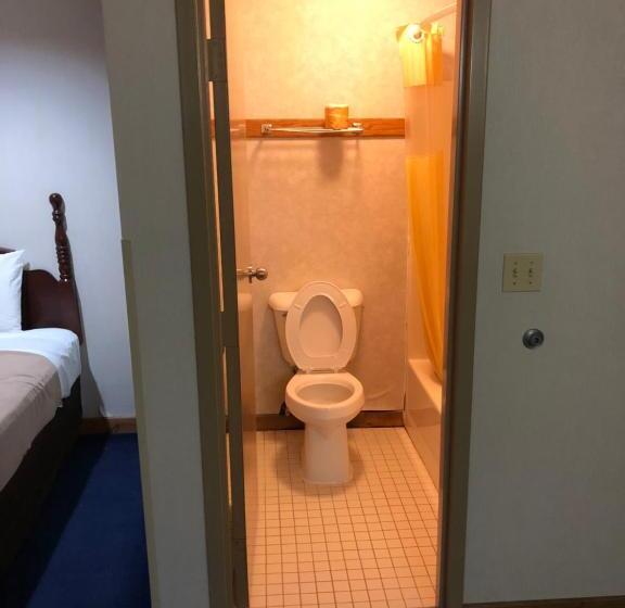 בית מלון כפרי Denison Inn & Suites