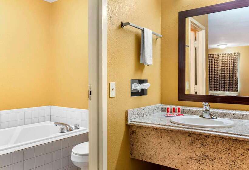 فندق Econo Lodge