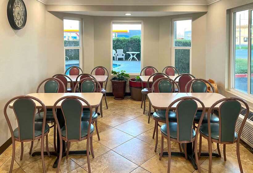 בית מלון כפרי Econo Lodge Inn & Suites Corning