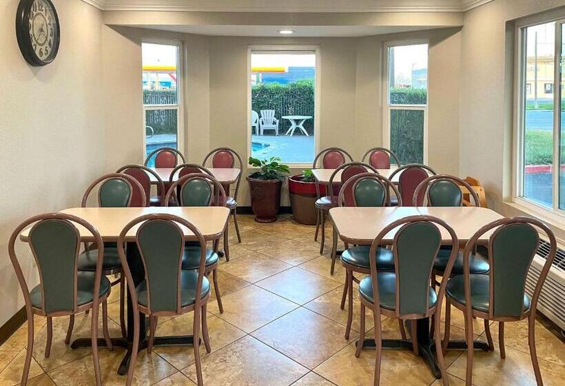 בית מלון כפרי Econo Lodge Inn & Suites Corning