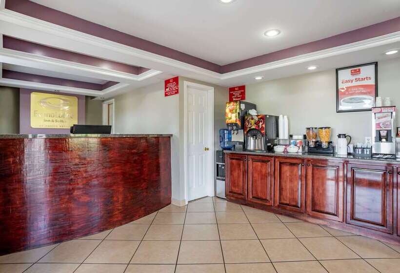 فندق Econo Lodge Inn & Suites