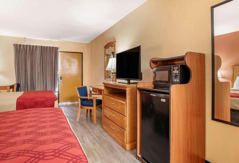 فندق Econo Lodge Inn & Suites