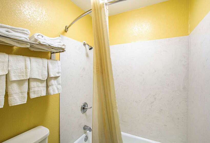 فندق Super 8 By Wyndham Jackson Ms