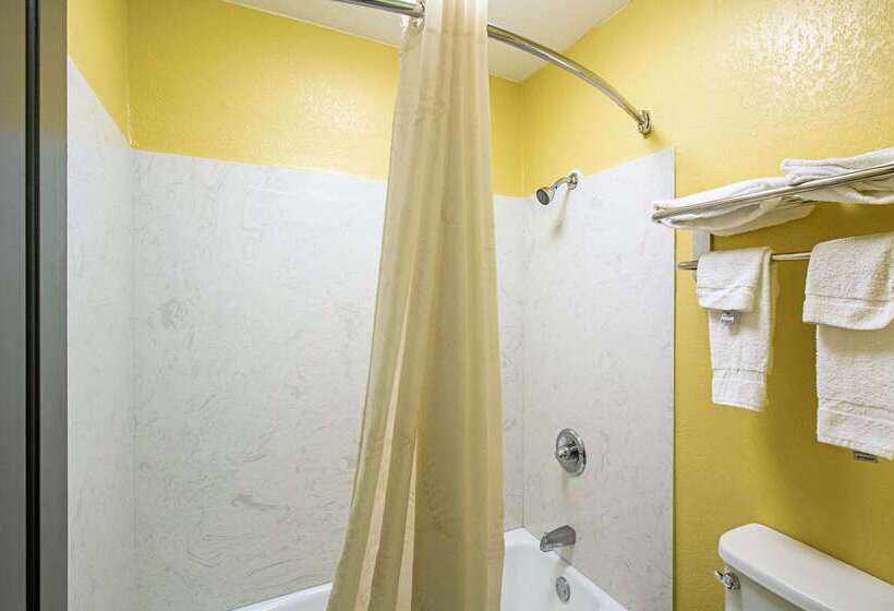 فندق Super 8 By Wyndham Jackson Ms