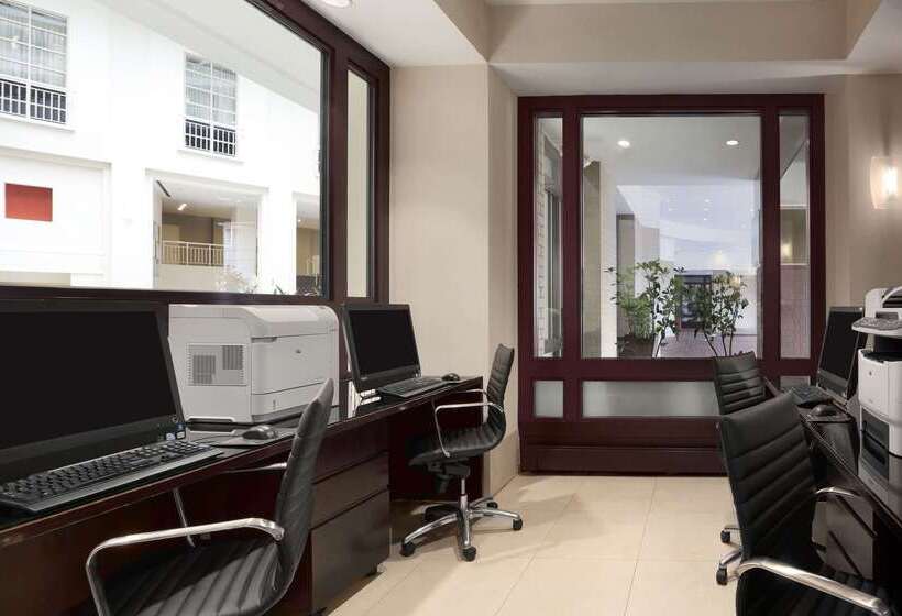 هتل Embassy Suites By Hilton Alexandria Old Town