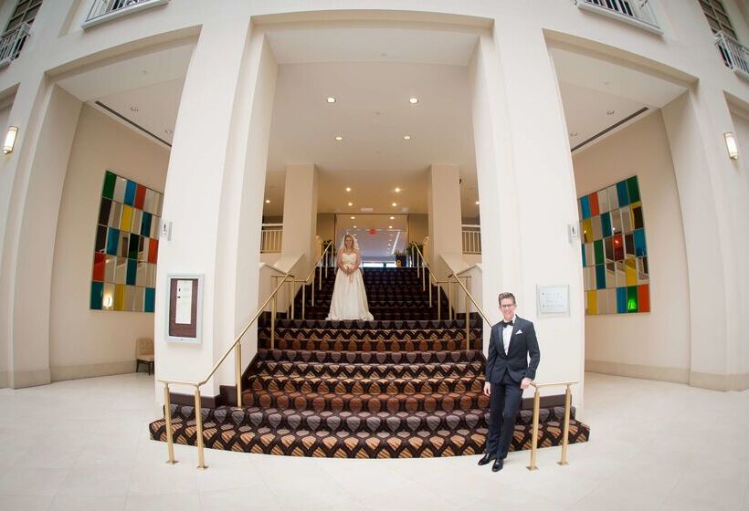 فندق Embassy Suites By Hilton Alexandria Old Town