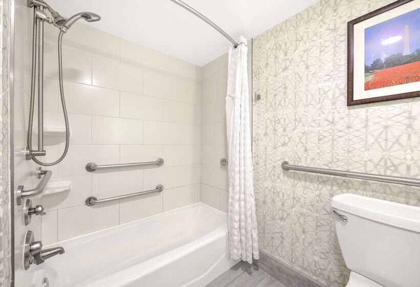 هتل Embassy Suites By Hilton Alexandria Old Town