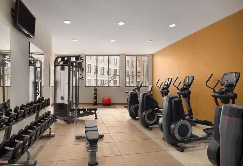 فندق Embassy Suites By Hilton Alexandria Old Town