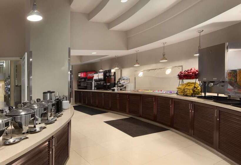 فندق Embassy Suites By Hilton Alexandria Old Town