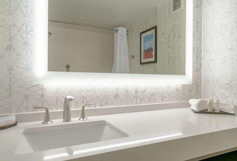 فندق Embassy Suites By Hilton Alexandria Old Town