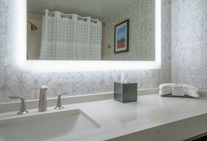 فندق Embassy Suites By Hilton Alexandria Old Town