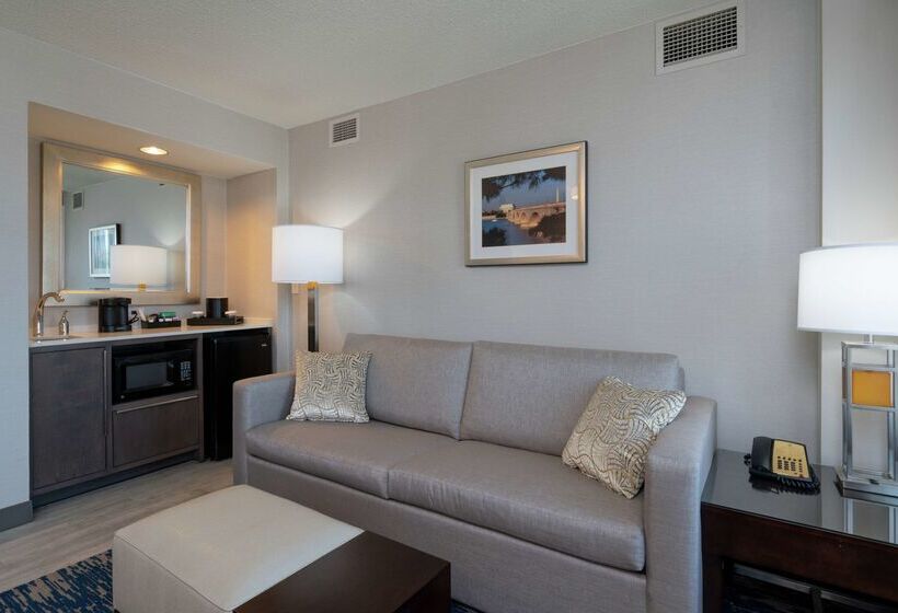 فندق Embassy Suites By Hilton Alexandria Old Town