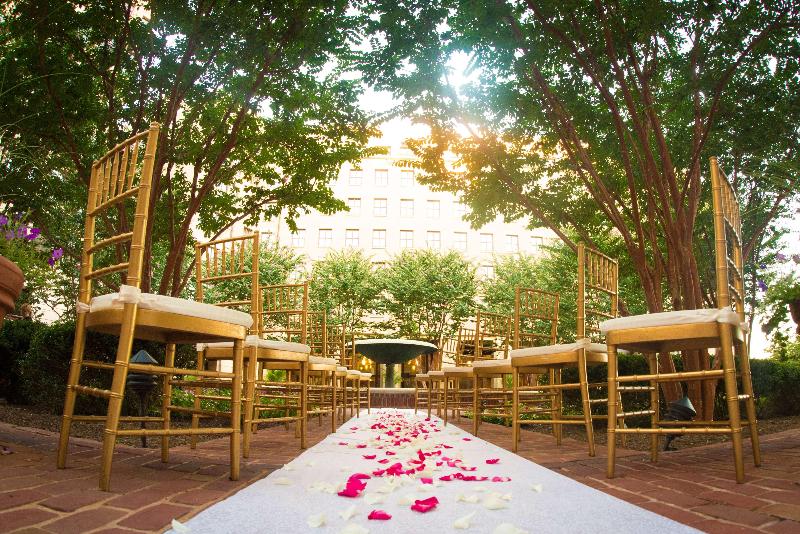 فندق Embassy Suites By Hilton Alexandria Old Town