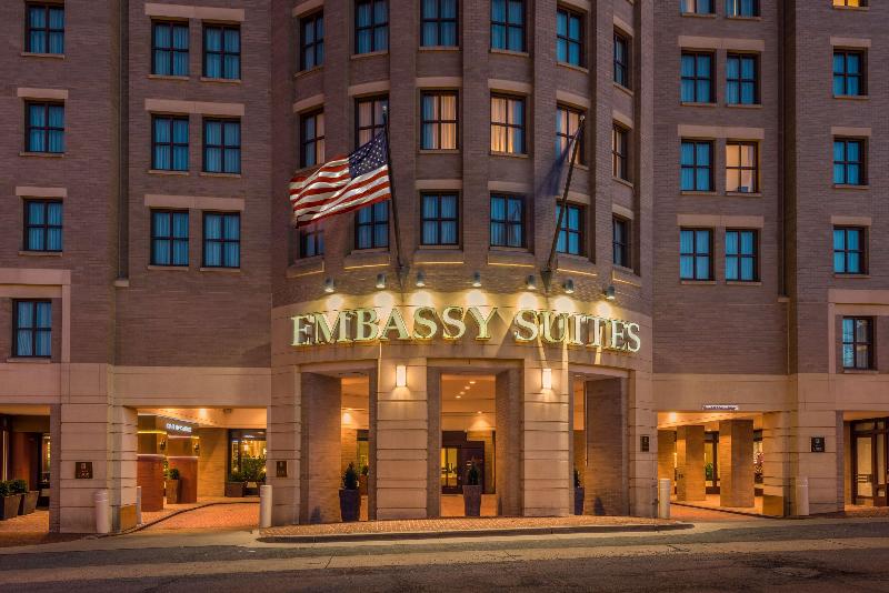 فندق Embassy Suites By Hilton Alexandria Old Town