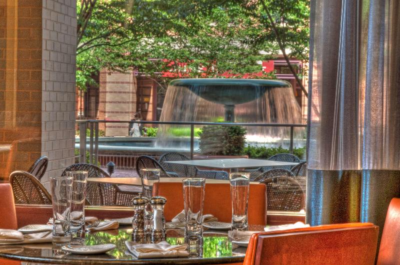 فندق Embassy Suites By Hilton Alexandria Old Town