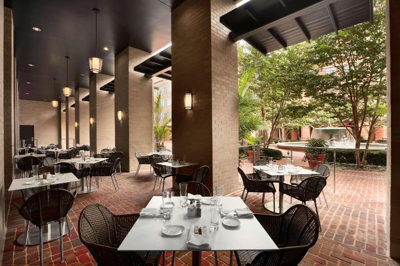 هتل Embassy Suites By Hilton Alexandria Old Town