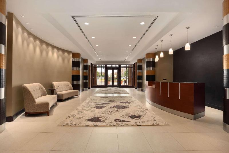 فندق Embassy Suites By Hilton Alexandria Old Town